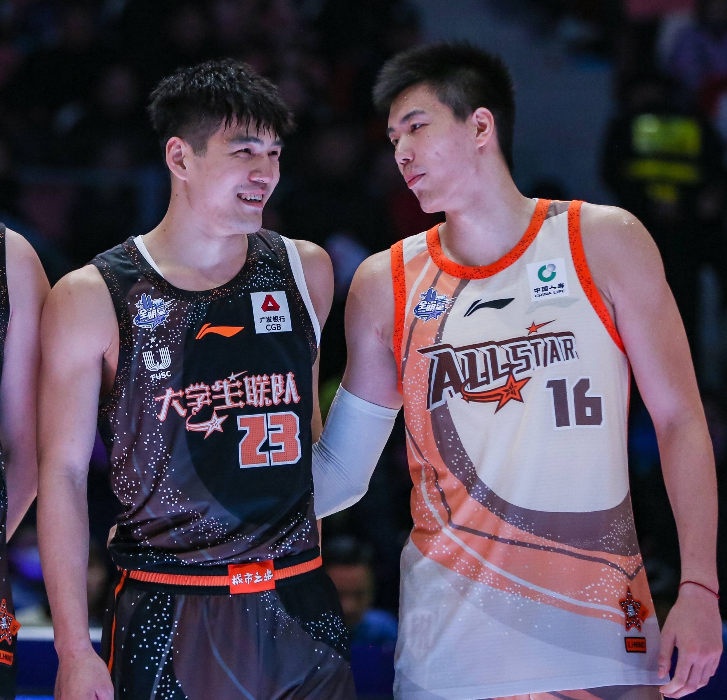 广州队发布备战花絮，今夜战术微调，CBA常规赛任务艰巨，团队化学反应显著